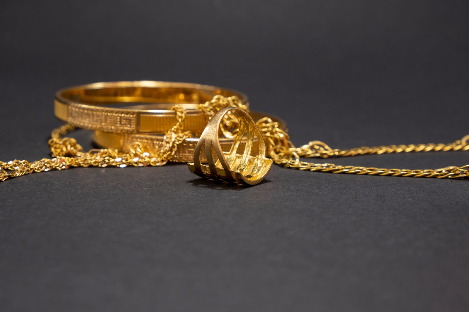 Vender joyas heredadas: qué necesitas saber antes de tasarlas