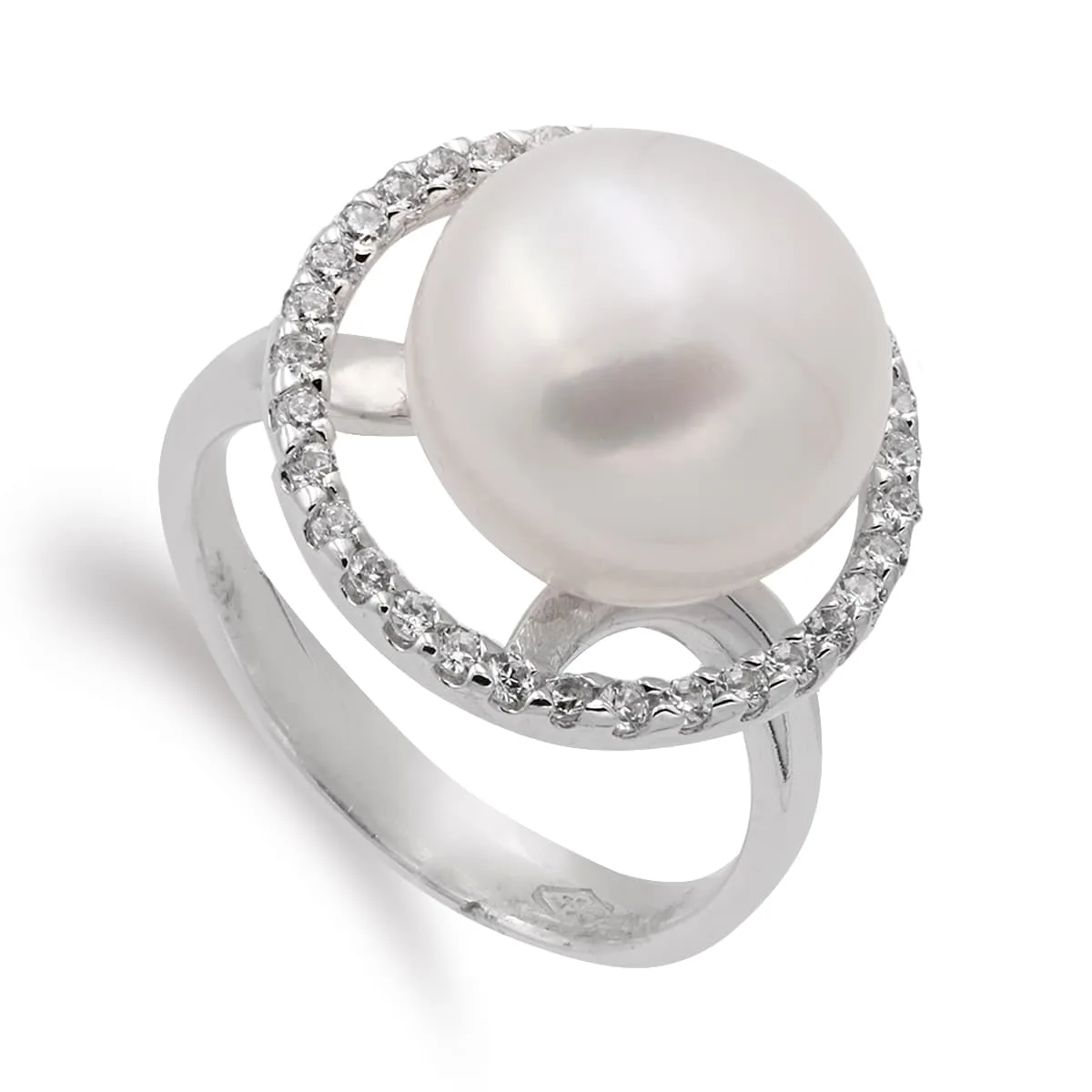 18K SORTIJA ORO BLANCO CON PERLA 10 MM Y CERCO DE CIRCONITAS. ANCHO CUERPO: 4 MM