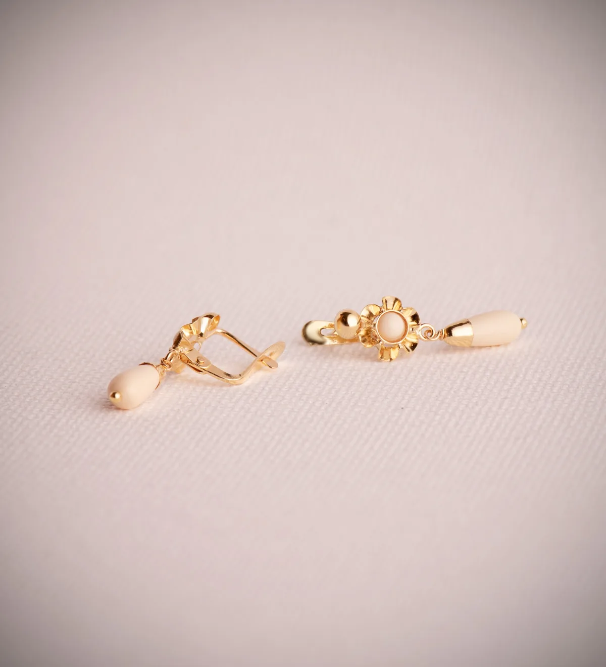 18K PENDIENTES ORO AMARILLO CUBANAS  LAGRIMA MARFIL. MEDIDA: 22X7 MM. CIERRE CATALAN — vista 2