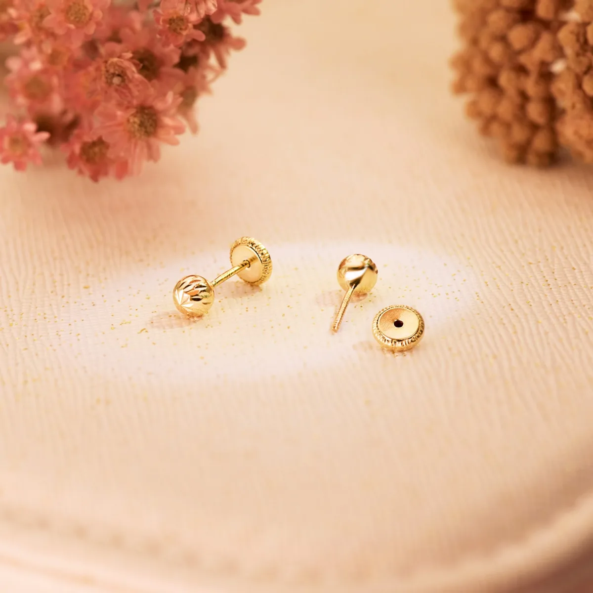 18K PENDIENTES ORO AMARILLO BOLA TALLADA HUECA. ANCHO: 4 MM. CIERRE TUERCA — vista 2