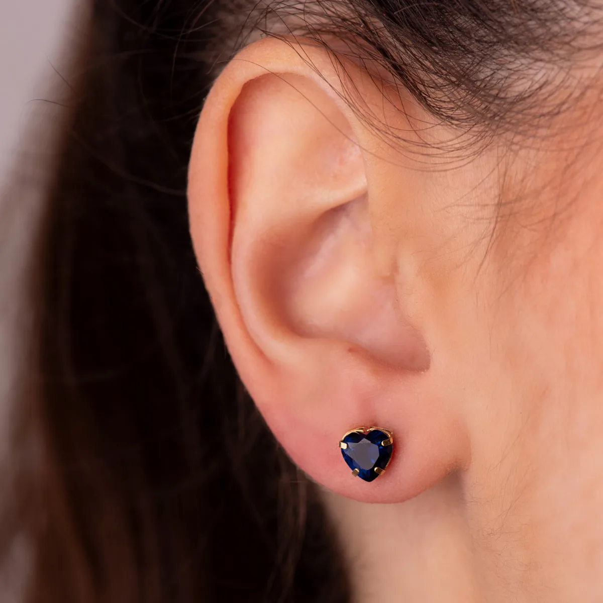 18K PENDIENTES ORO AMARILLO CORAZON PIEDRA COLOR AZUL 6 X 6 MM. CIERRE PRESION — vista 3