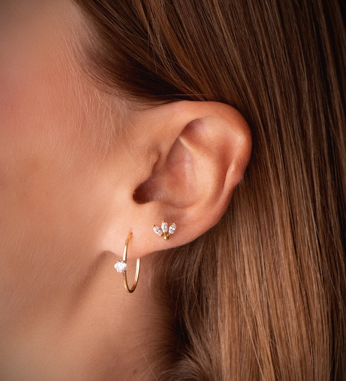 18K PENDIENTES ORO AMARILLO OVAL ABIERTO CON CIRCONITA. MEDIDA 18 X 13 MM. CIERRE PRESION — vista 2