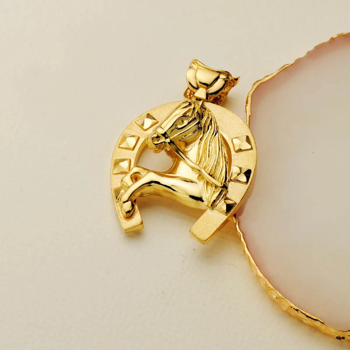 18K COLGANTE ORO AMARILLO HERRADURA CON CABALLO 40X34 MM — vista 3
