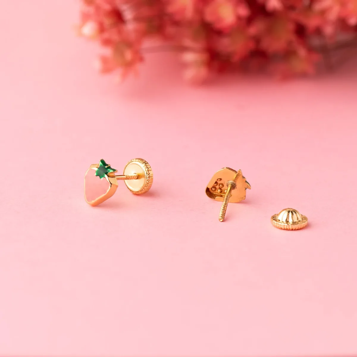 18K PENDIENTES ORO AMARILLO FRESA ESMALTE ROSA 6 X 5 MM. CIERRE TUERCA — vista 2