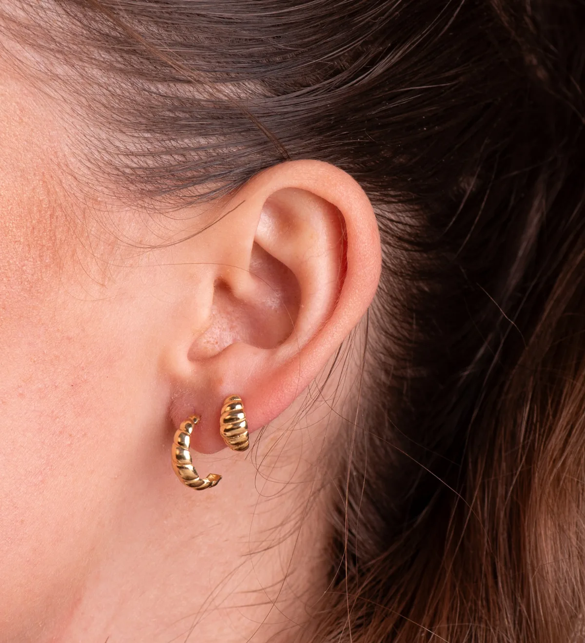 18K PENDIENTES ORO AMARILLO GALLONES EN BRILLO. MEDIDA: 11 X 6 MM. CIERRE PRESION — vista 3