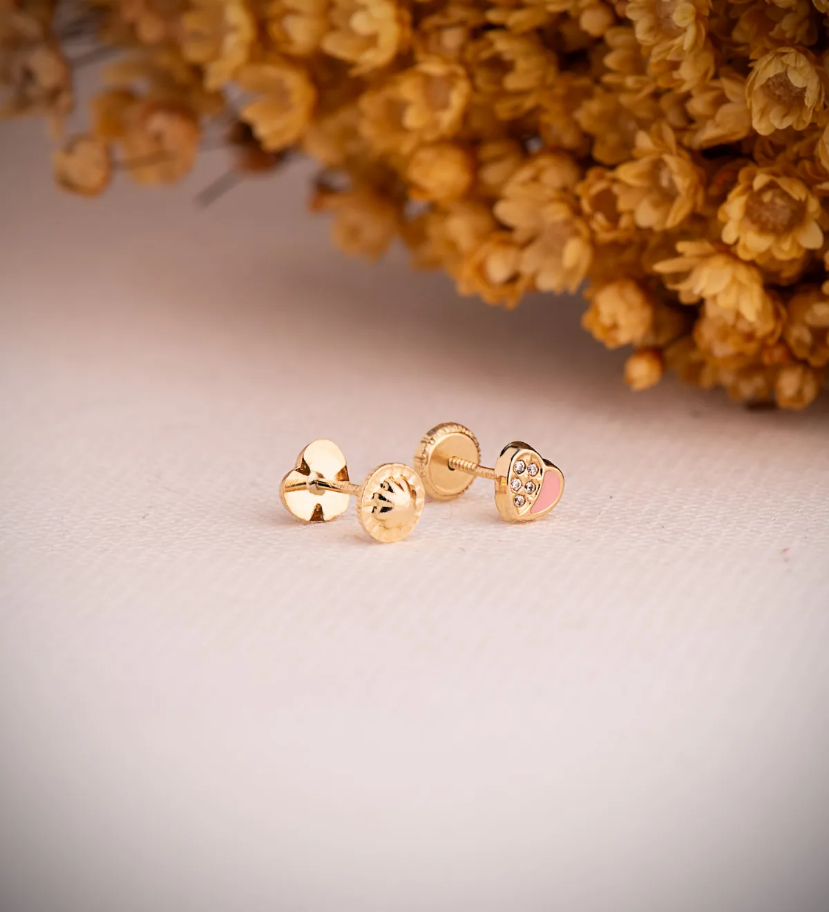 18K PENDIENTES ORO AMARILLO CORAZON ESMALTE ROSA Y CIRCONITAS 5,5X5 MM. CIERRE TUERCA — vista 2