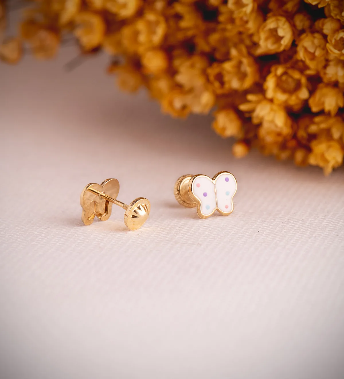 18K PENDIENTES ORO AMARILLO MARIPOSAS ESMALTE BLANCO. MEDIDA: 8 X 6,5 MM.CIERRE TUERCA — vista 2