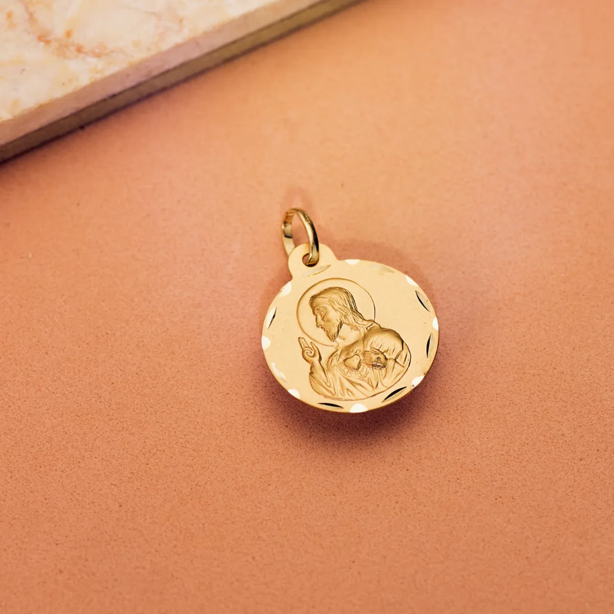 18K MEDALLA ORO AMARILLO CRISTO SAGRADO CORAZON DE JESUS TALLADA 18 MM — vista 2