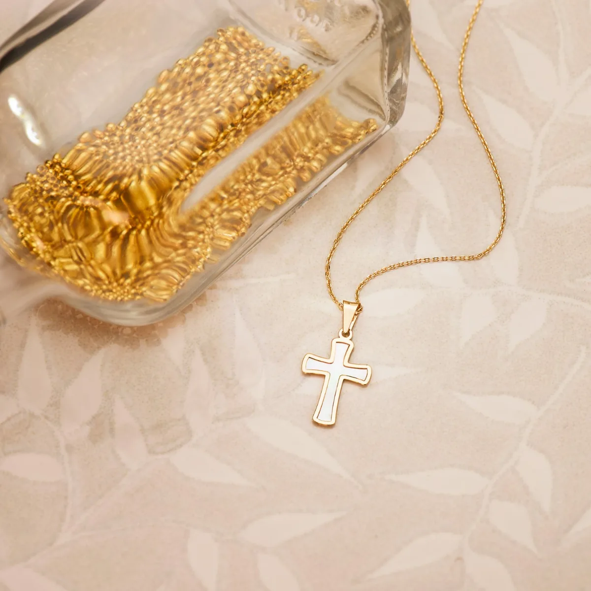 18K CRUZ ORO AMARILLO CON NACAR 18 X 12 MM — vista 2