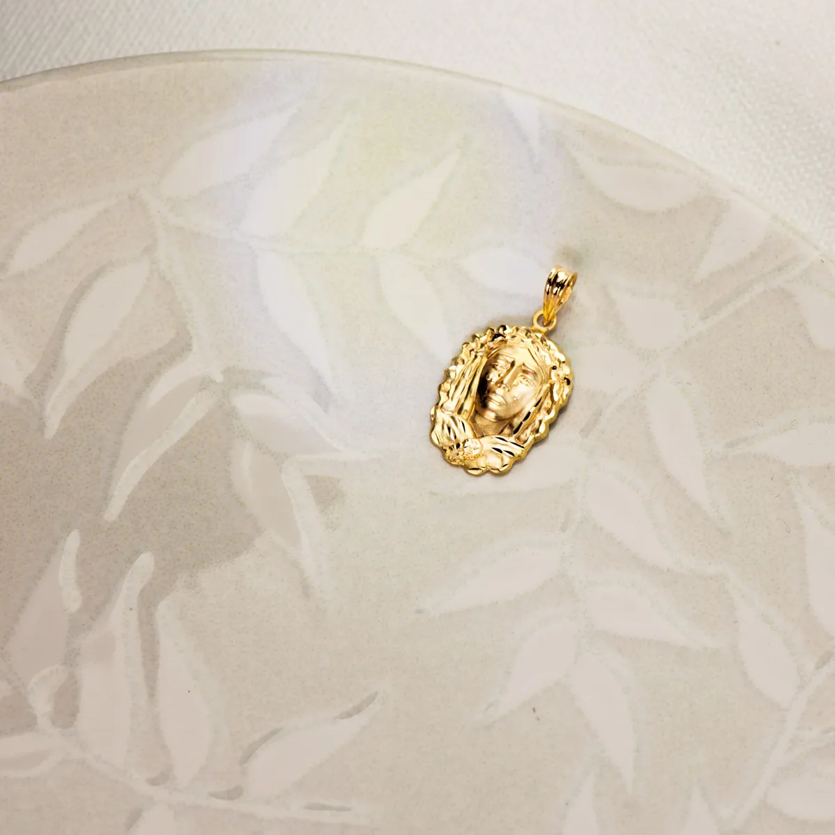 18K MEDALLA ORO AMARILLO SILUETA VIRGEN MARIA DE LA O 22X15 MM TALLADA — vista 2
