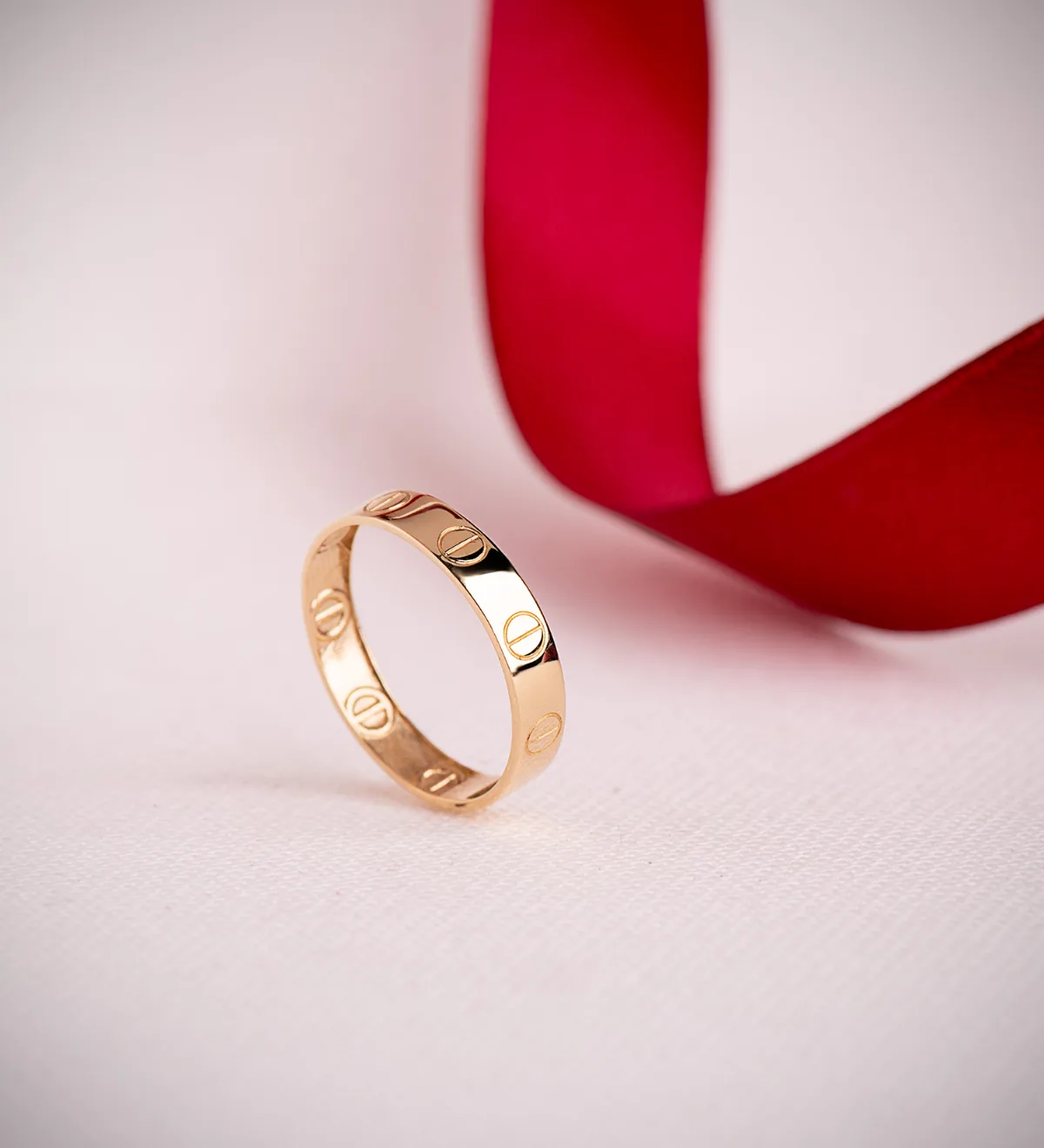 18K SORTIJA ORO AMARILLO LISA CON TORNILLOS EN BRILLO. ANCHO: 4 MM — vista 3