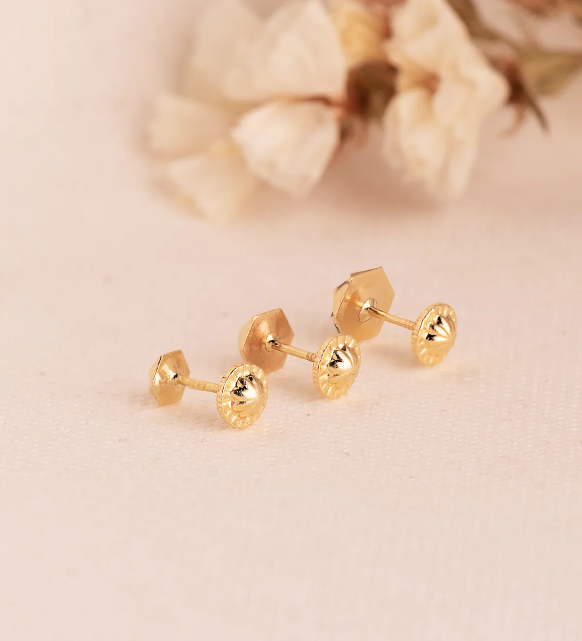 18K PENDIENTES ORO AMARILLO CLAVO ESTRELLA TALLADOS. MEDIDA: 5,5 X 5 MM. CIERRE TUERCA — vista 3