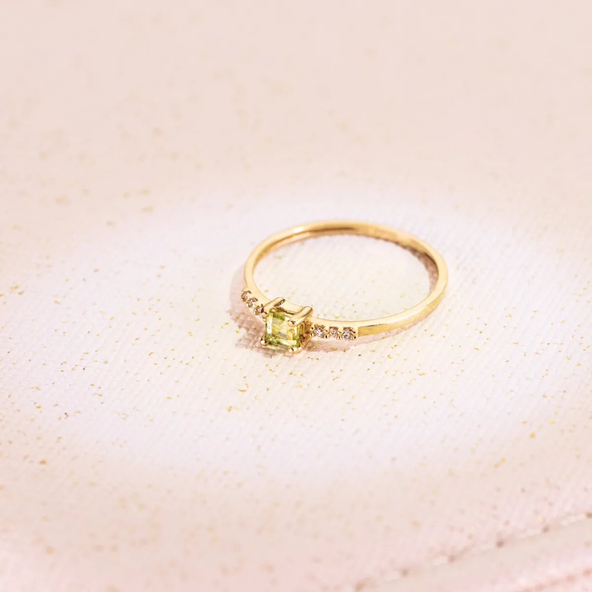 18K SORTIJA ORO AMARILLO 6 DIAMANTES 0,030 QTS. G-VS2. OLIVINA 3X3MM CUERPO 1 MM — vista 2