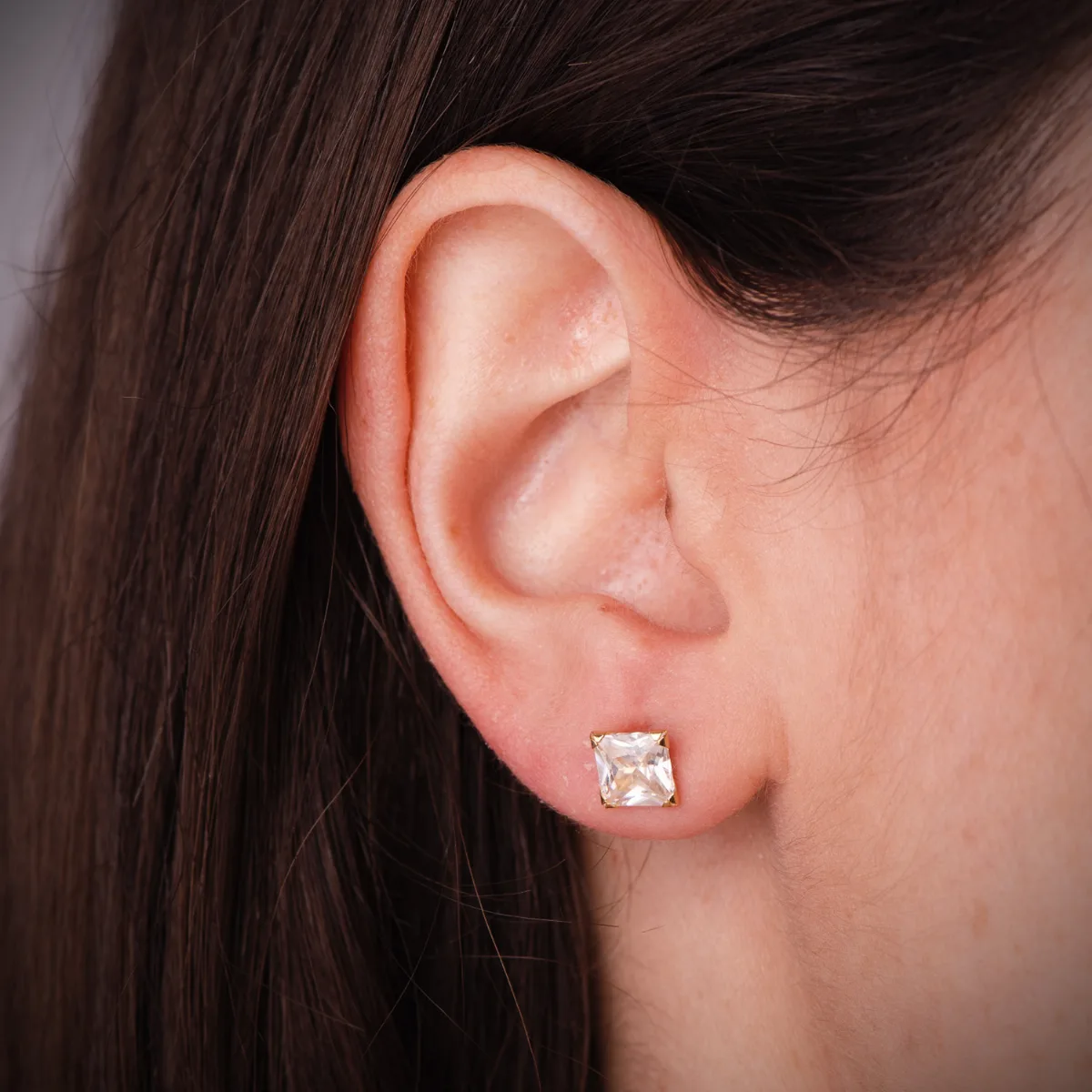 18K PENDIENTES ORO AMARILLO CIRCONITA CUADRADA CON 4 GARRAS. ANCHO: 6MM. CIERRE TUERCA — vista 2