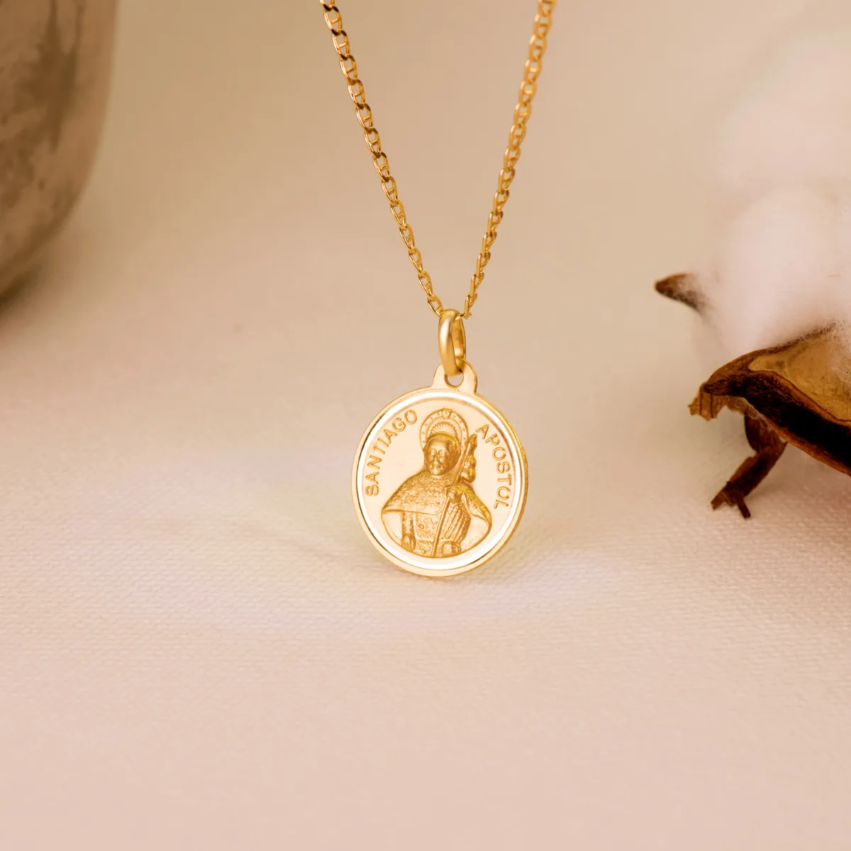 18K MEDALLA ORO AMARILLO SANTIAGO APOSTOL BISEL 18 MM — vista 3