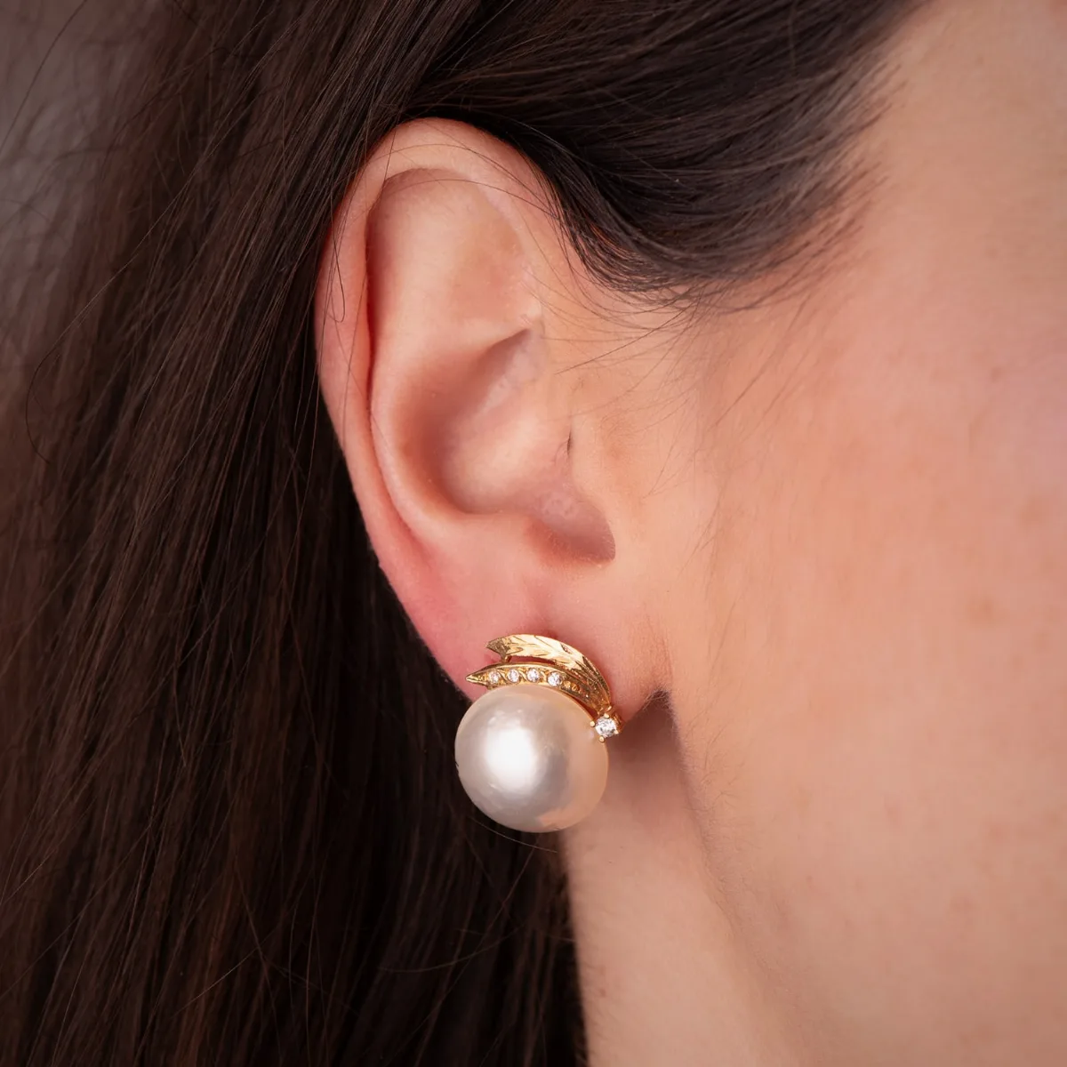18K PENDIENTES ORO AMARILLO PERLA JAPONESA 14,5 MM. MEDIDA: 19X15 MM. CIERRE OMEGA — vista 2