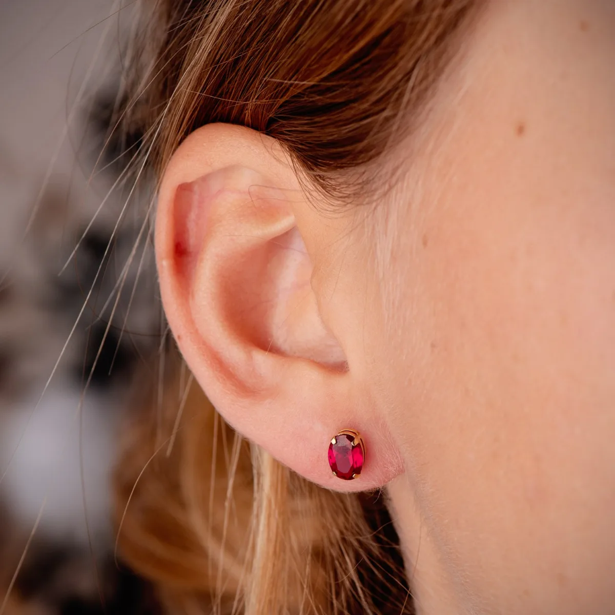 18K PENDIENTES ORO AMARILLO OVAL PIEDRA ROJA 7 X 5 MM. CIERRE PRESION — vista 2