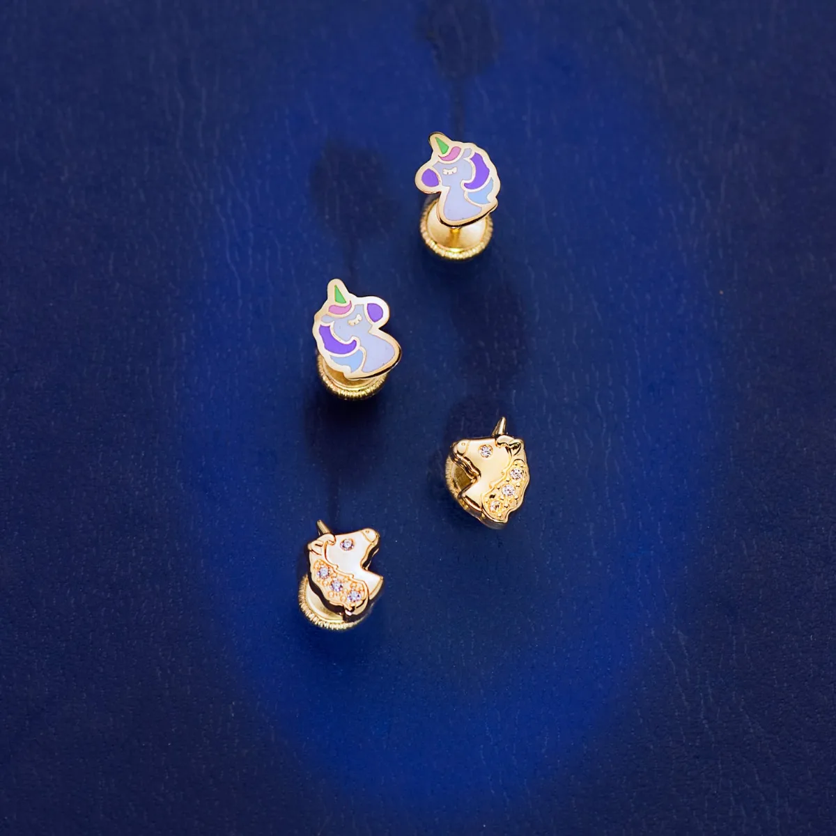 18K PENDIENTES ORO AMARILLO UNICORNIOS ESMALTE CIERRE TUERCA 7,5 X 5 MM — vista 3
