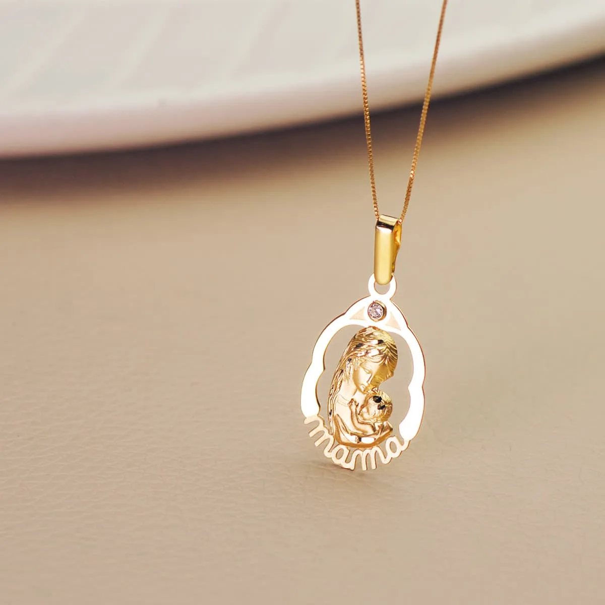18K COLGANTE ORO AMARILLO VIRGEN MADRE CON PALABRA "MAMA". MEDIDA: 23X15 MM — vista 2