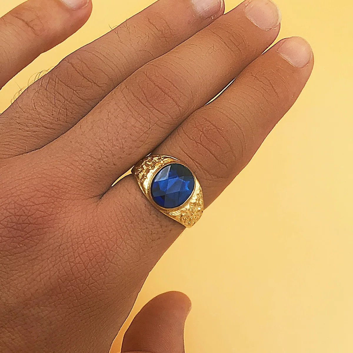 18K SELLO CABALLERO TALLADO ORO AMARILLO MACIZO PIEDRA SPINEL ZAFIRO AZUL OVAL 12 X 10 MM — vista 2