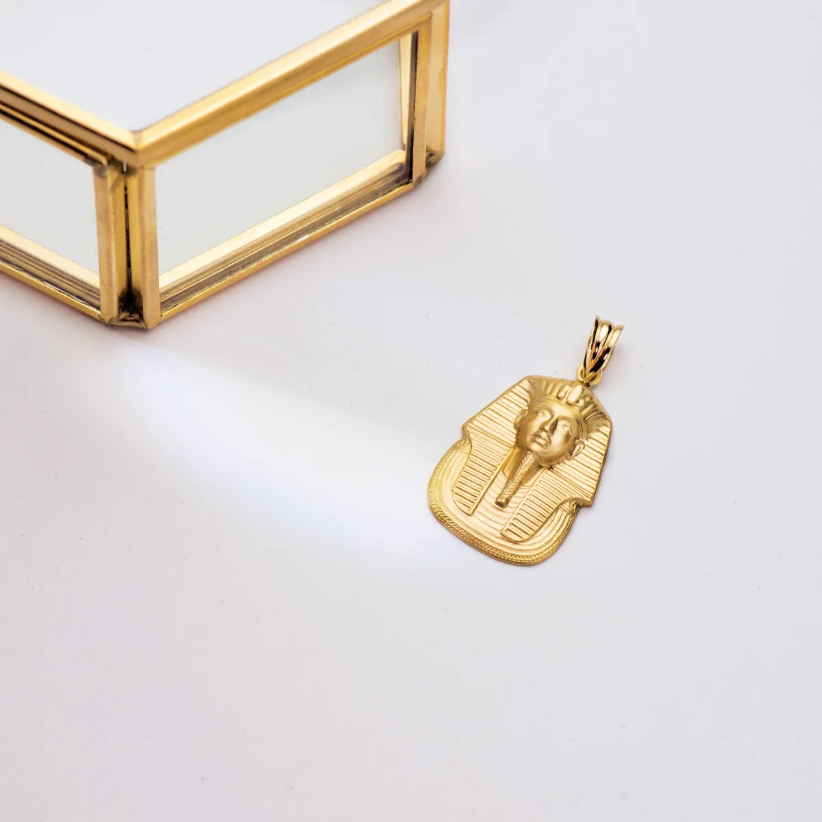 18K COLGANTE ORO AMARILLO EGIPCIO TUTANKAMON MATIZADO. 30X22 MM — vista 2
