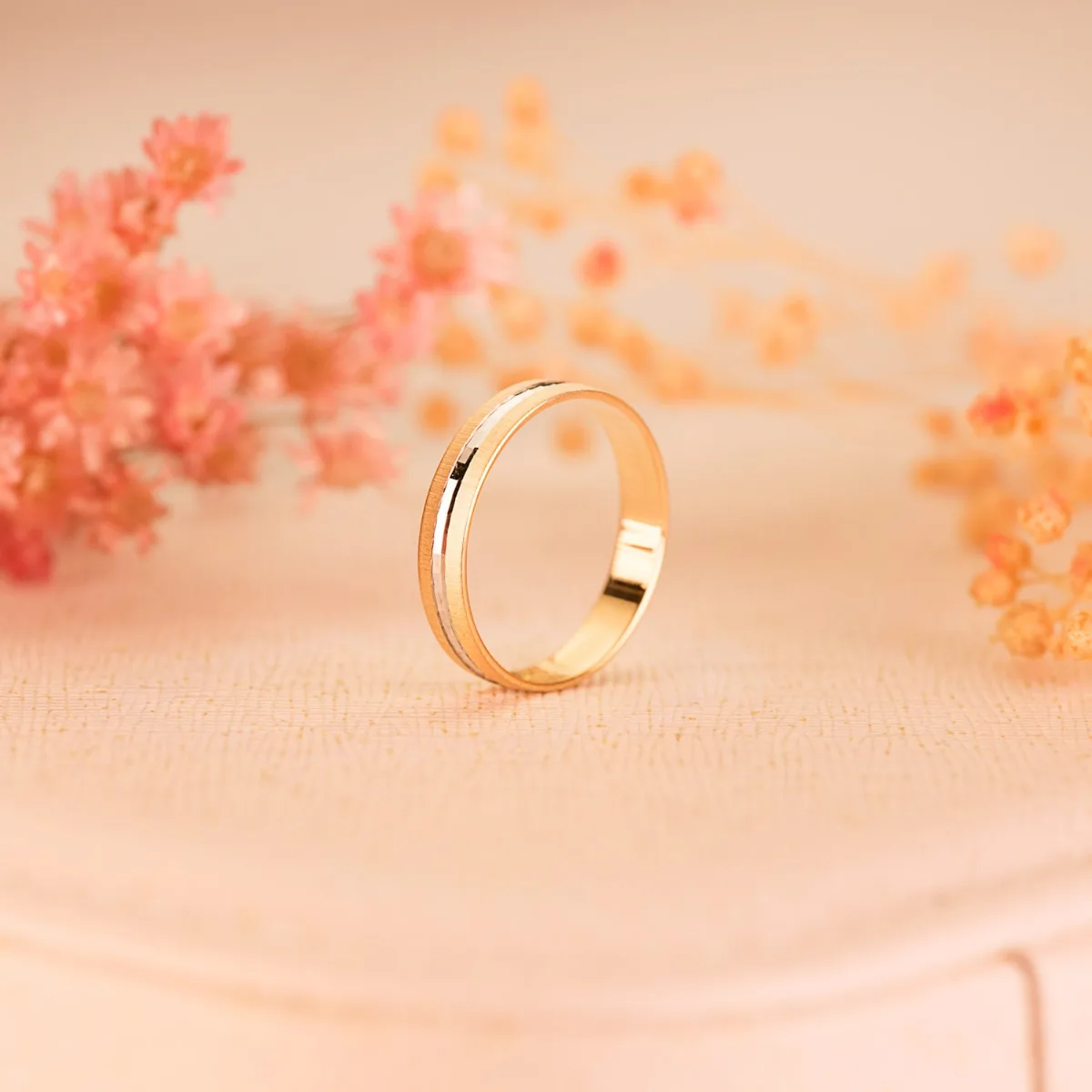 18K ALIANZA ORO BICOLOR TALLADA Y BORDES MATIZADOS. 3,5 MM — vista 3
