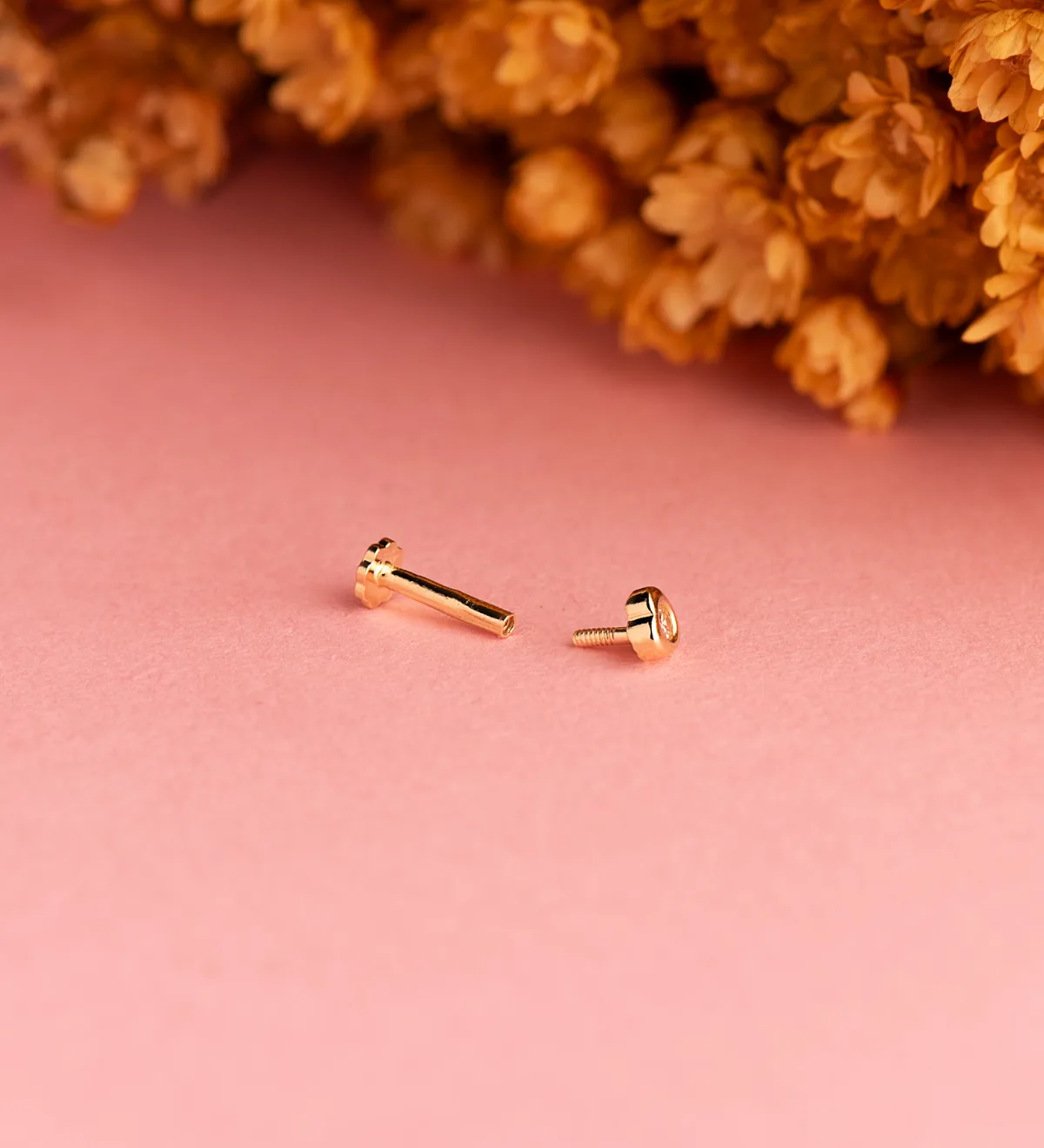 18K PIERCING DE OREJA ORO AMARILLO CORAZON 3X3 MM CON CIRCONITA. GRUESO BARRA 1.20 MM. CIERRE TUERCA — vista 2