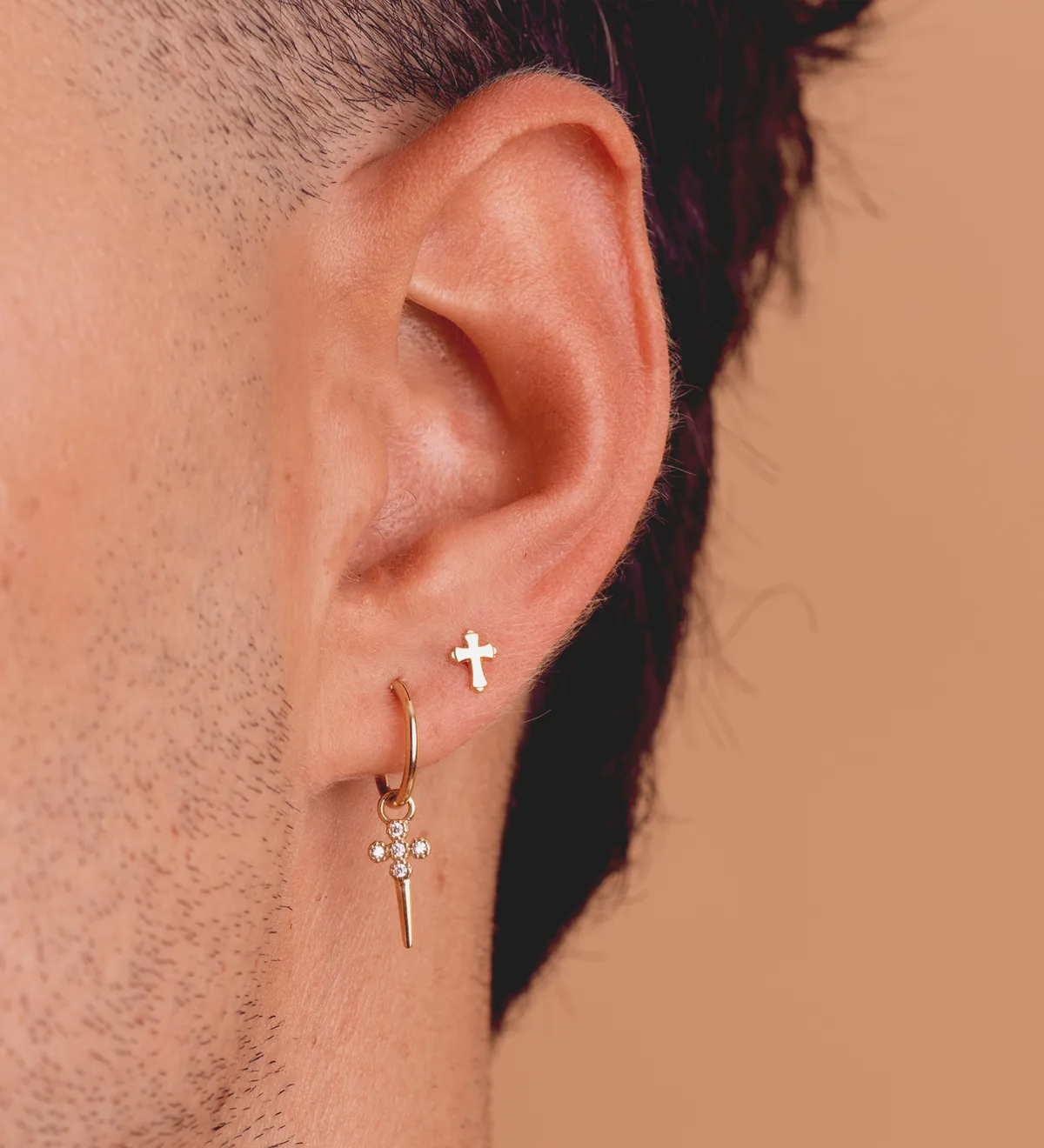 18K PENDIENTES ORO AMARILLO CRUZ EN BRILLO 6 X 4,5 MM. CIERRE PRESION — vista 3