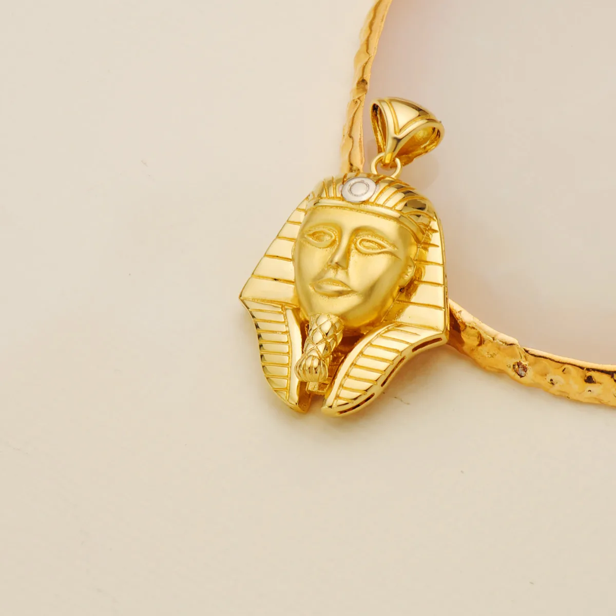 18K COLGANTE ORO BICOLOR EGIPCIO TUTANKAMON BRILLO 32X28 MM — vista 3