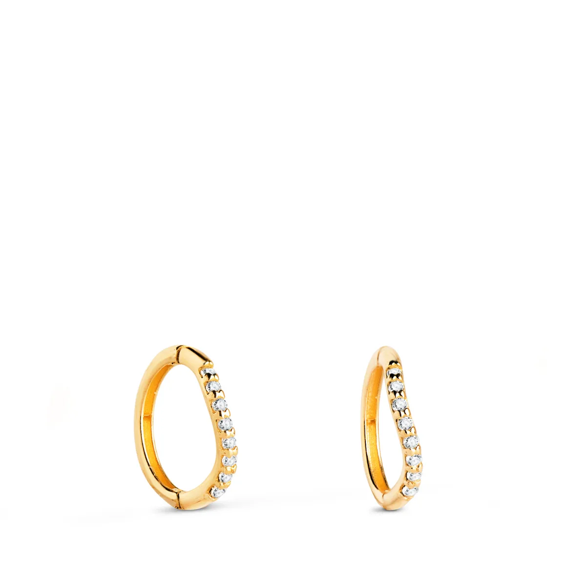 18K AROS ORO AMARILLO ONDA CON CIRCONITAS. MEDIDA: 10 X 1 MM. CIERRE DE CLIP