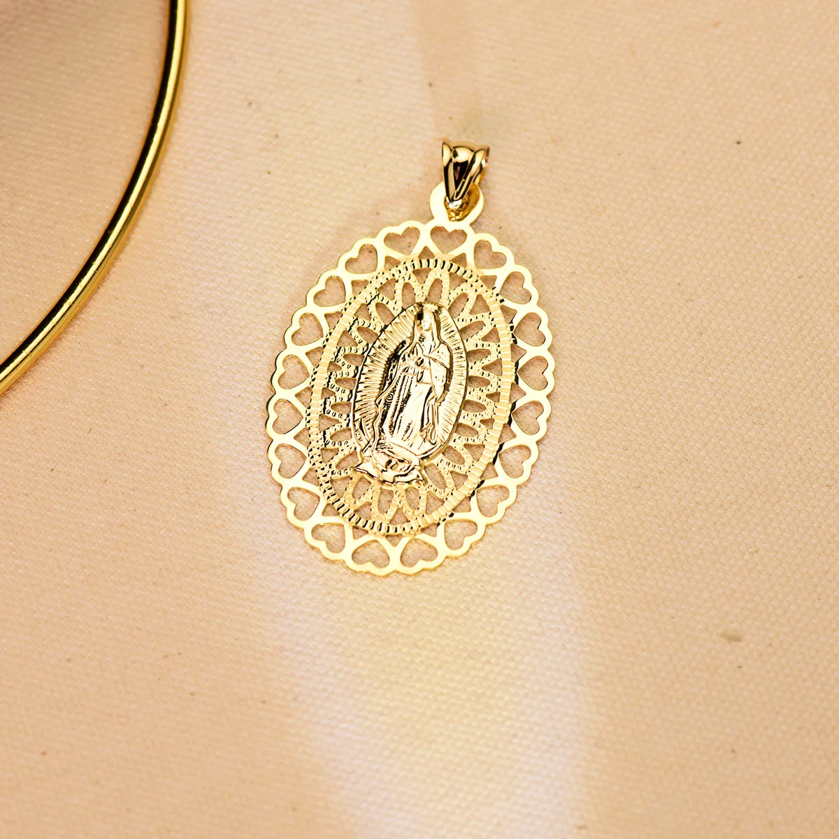 18K MEDALLA ORO AMARILLO VIRGEN DE GUADALUPE OVAL 50X35 MM CERCO CORAZONES — vista 2