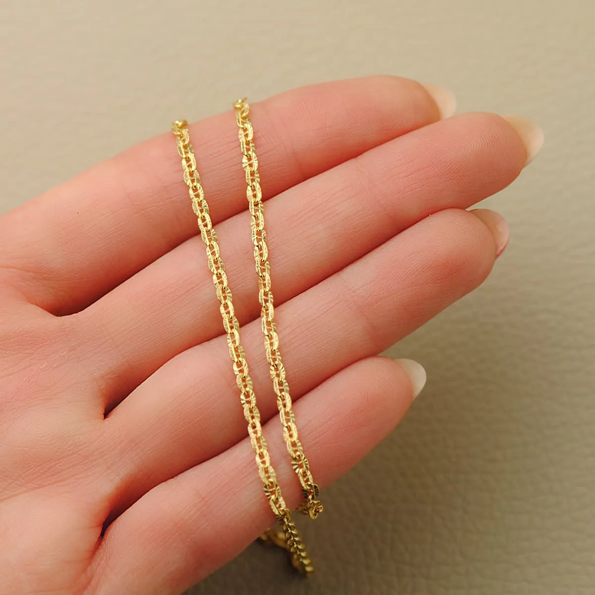 18K CADENA ORO AMARILLO FORZADA HUECA ESLABON TALLADO LARGO 45CM ANCHO 2 MM — vista 3
