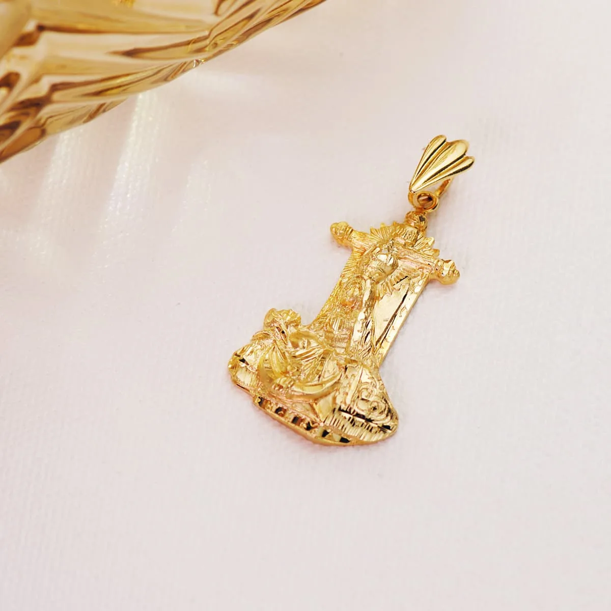 18K MEDALLA ORO AMARILLO VIRGEN DE ANGUSTIAS SILUETA TALLADA 34X22 MM — vista 2