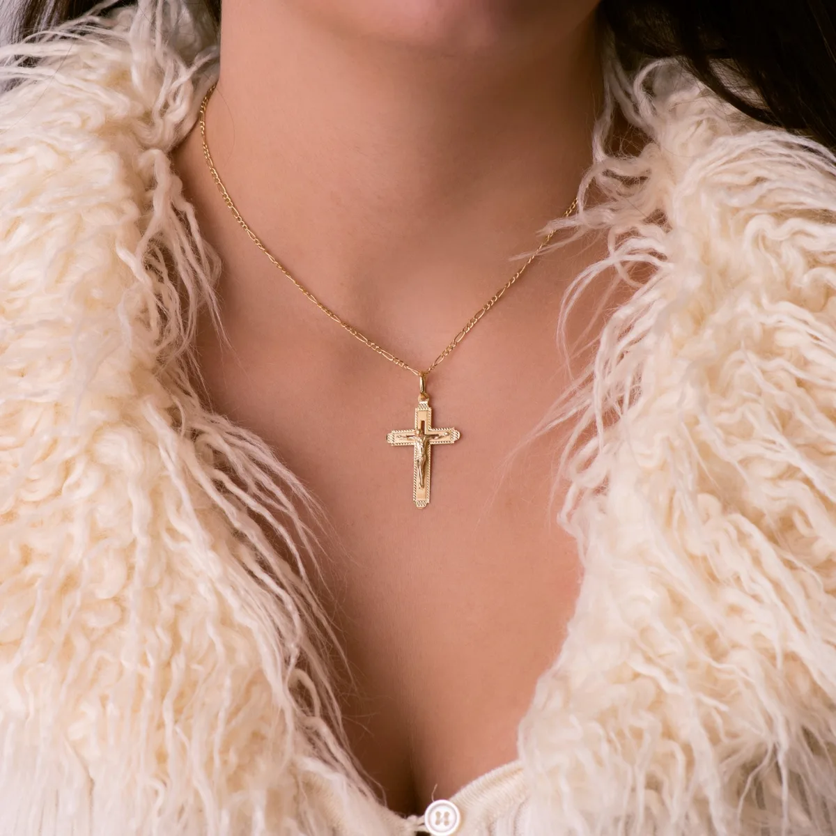 18K CRUZ ORO AMARILLO CON CRISTO TALLADA 35X22 MM — vista 2