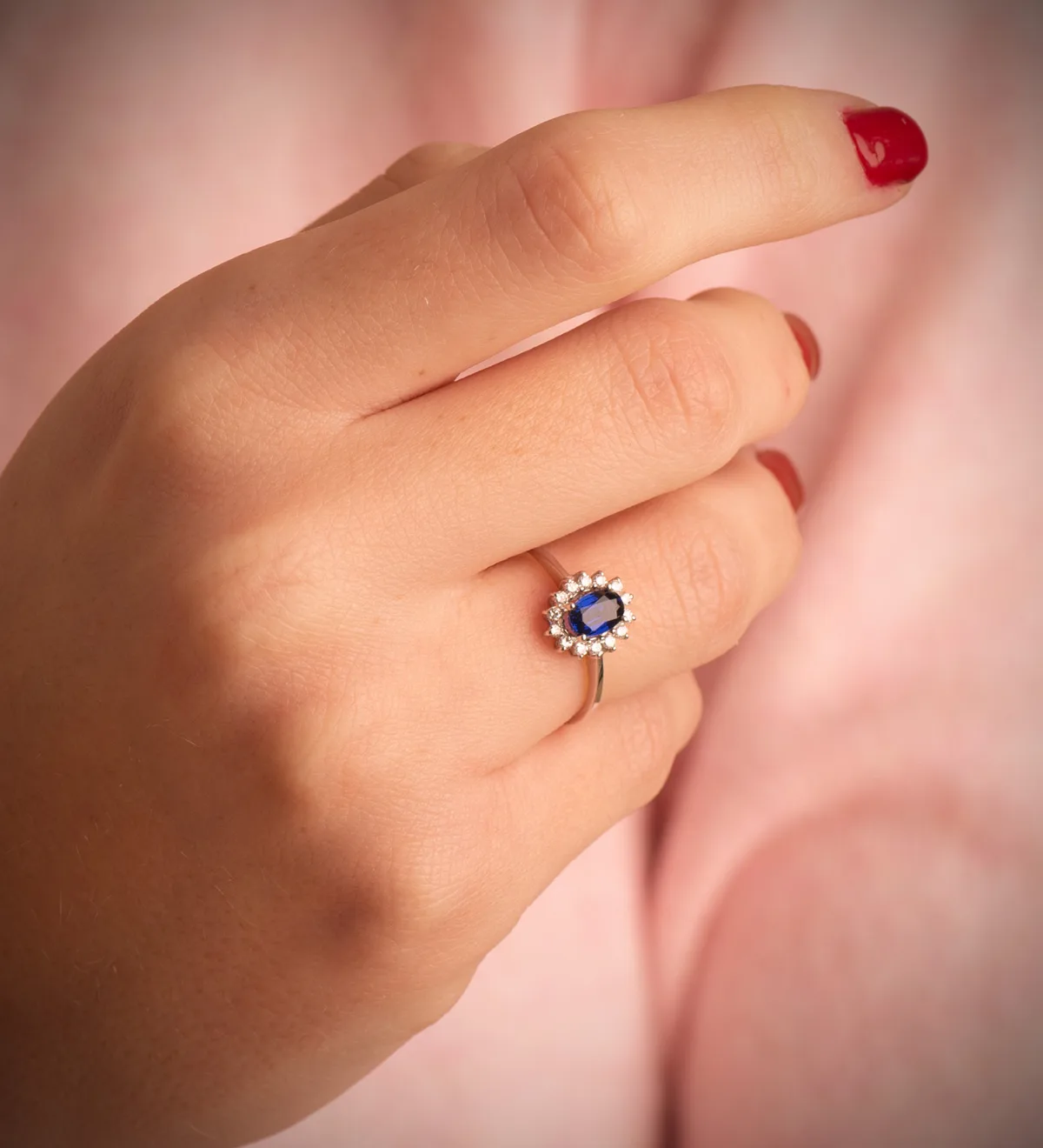 18K SORTIJA ORO BLANCO ZAFIRO DIFUSION 6X4 MM 0,62 QTS.  DIAMANTES LABORATORIO 0,14 QTS. VS2-G 9,5X8 MM — vista 2