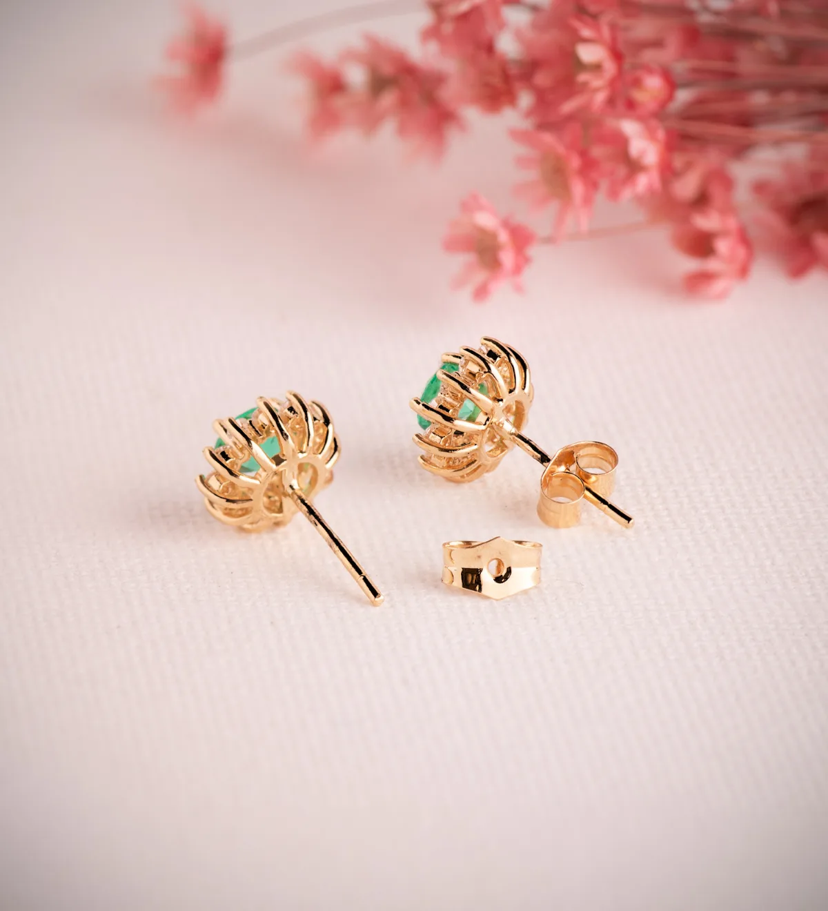 18K PENDIENTES ORO AMARILLO 24 DIAMANTES DE LABORATORIO Y ESMERALDA RECRISTALIZADA  5 MM 0,96 QT 0,340 QTS. VS2-G. 9 MM CIERRE PRESION — vista 3