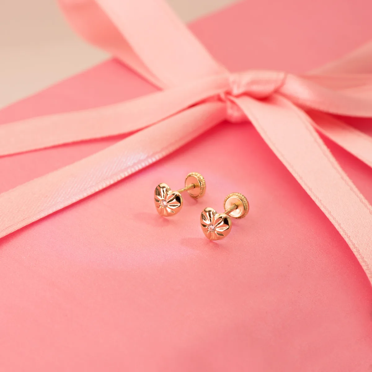18K PENDIENTES ORO AMARILLO CORAZON CON CIRCONITA 6,5 X 6 MM CIERRE TUERCA — vista 2