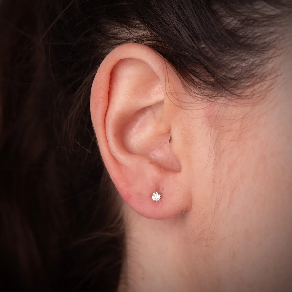 18K PENDIENTES ORO AMARILLO 4 GARRAS CON CIRCONITA. ANCHO: 3 MM CIERRE TUERCA — vista 2