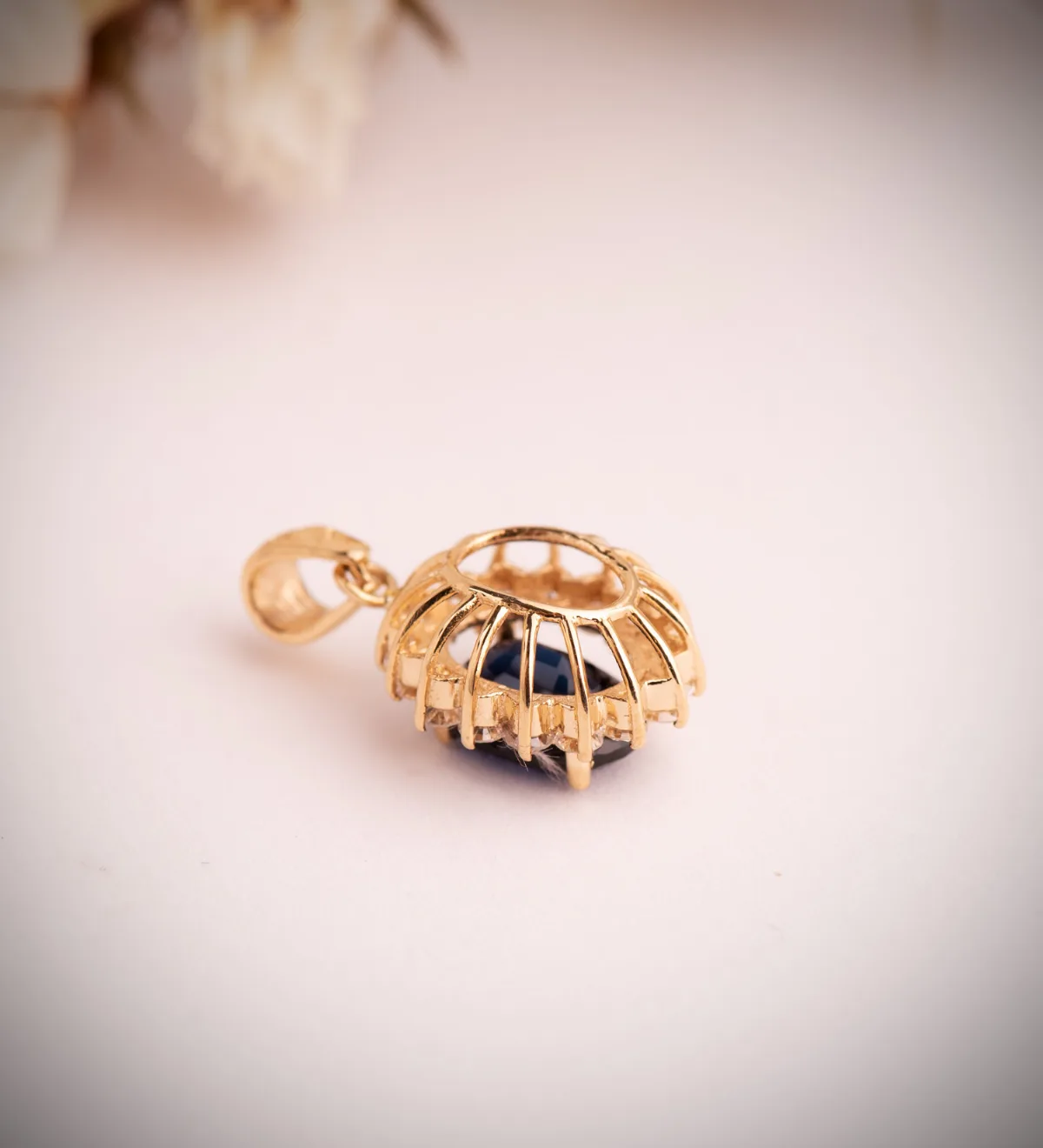 18K COLGANTE ORO AMARILLO ZAFIRO DIFUSION 9X7 MM 2,47 QT. 16 DIAMANTES LABORATORIO 0,52 QTS. VS2-G. 14X12 MM — vista 2