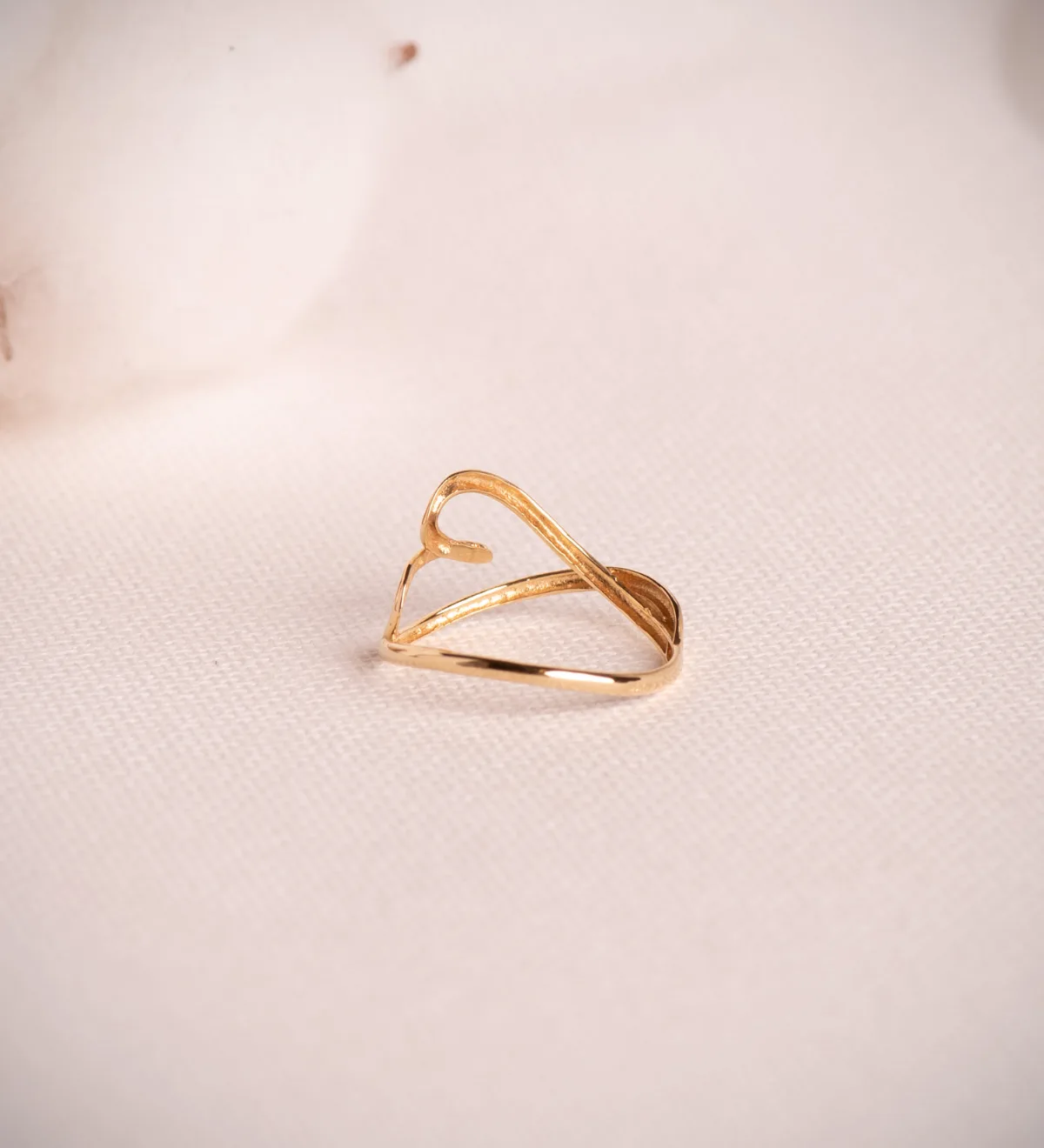 18K SORTIJA ORO AMARILLO CORAZON CRUZADO EN BRILLO. ANCHO: 12 MM — vista 3
