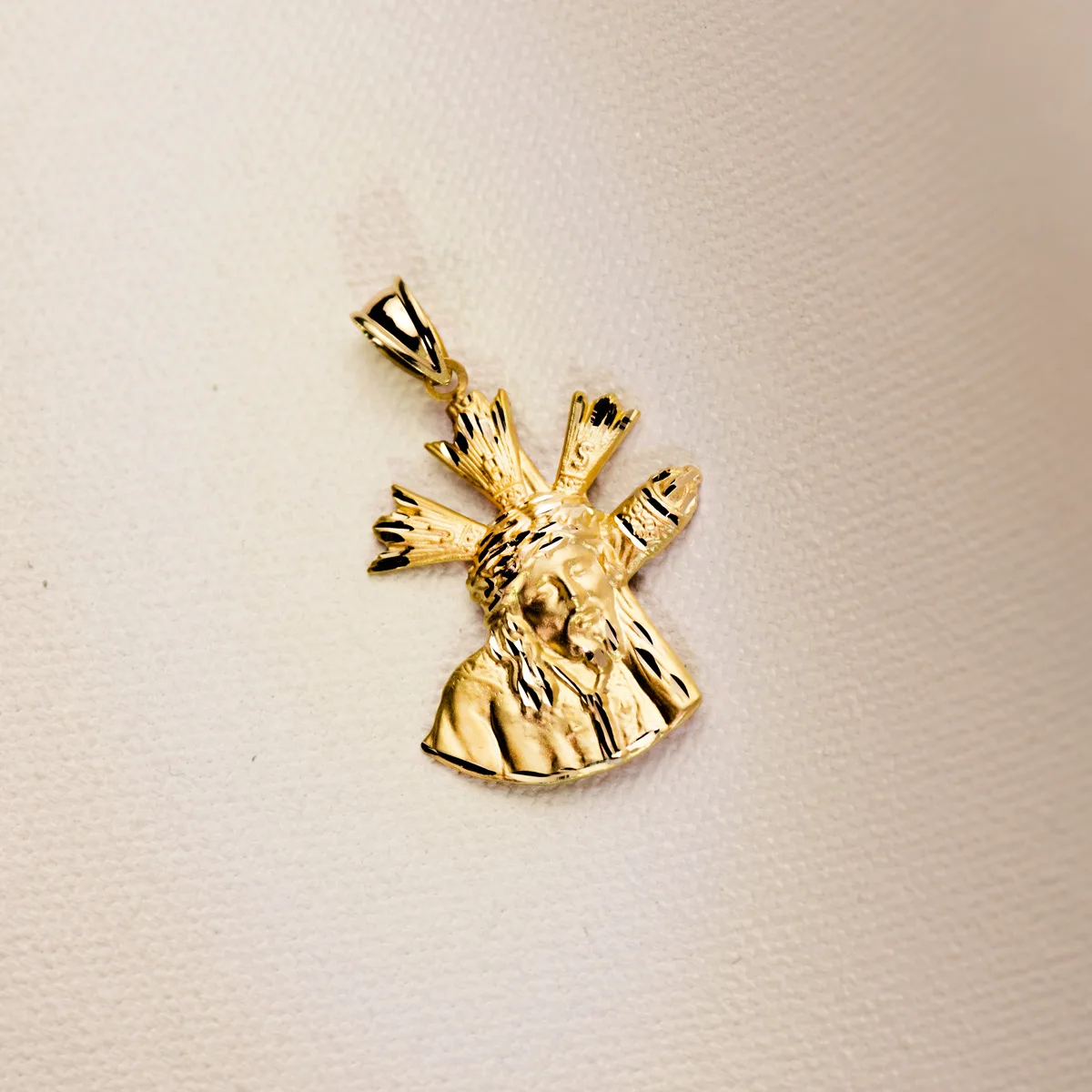 18K CRISTO GRAN PODER SILUETA ORO AMARILLO 28X24 MM — vista 3
