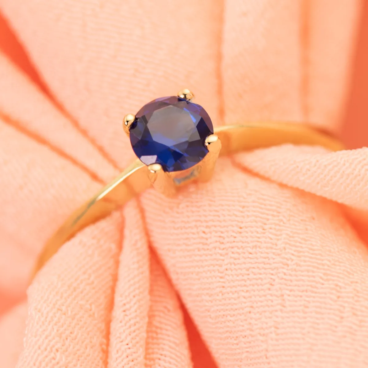 18K SOLITARIO ORO AMARILLO CON CIRCONITA AZUL 4 GARRAS DE 5 MM — vista 2