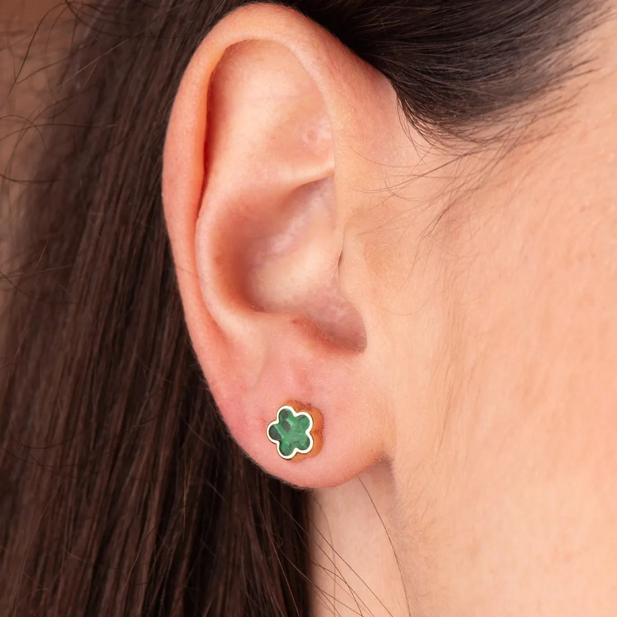 18K PENDIENTES ORO AMARILLO FLOR CON MALAQUITA 7X7 MM. CIERRE PRESION — vista 3