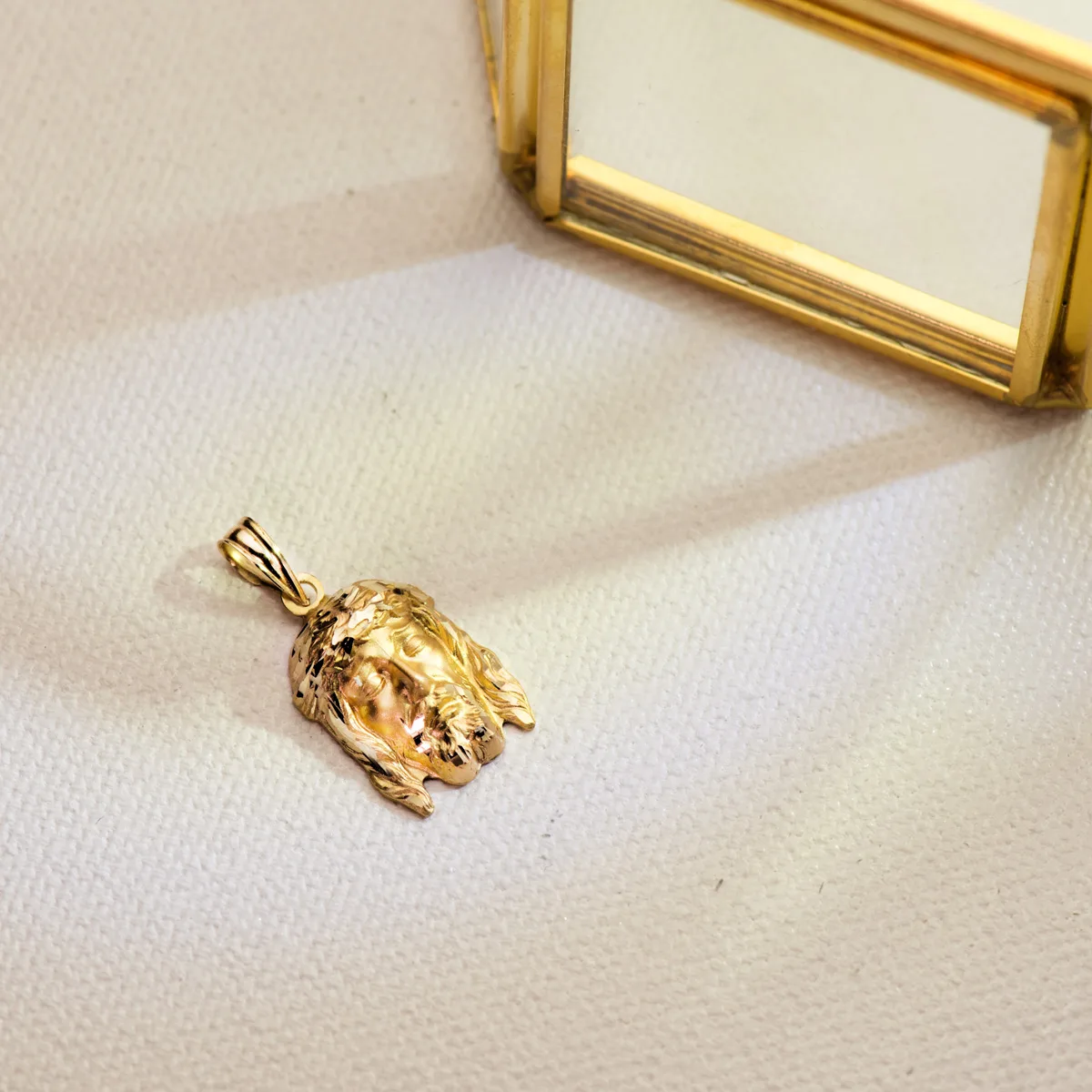 18K COLGANTE CRISTO DE LA BUENA MUERTE ORO AMARILLO ESTAMPADO. 19X12 MM — vista 3