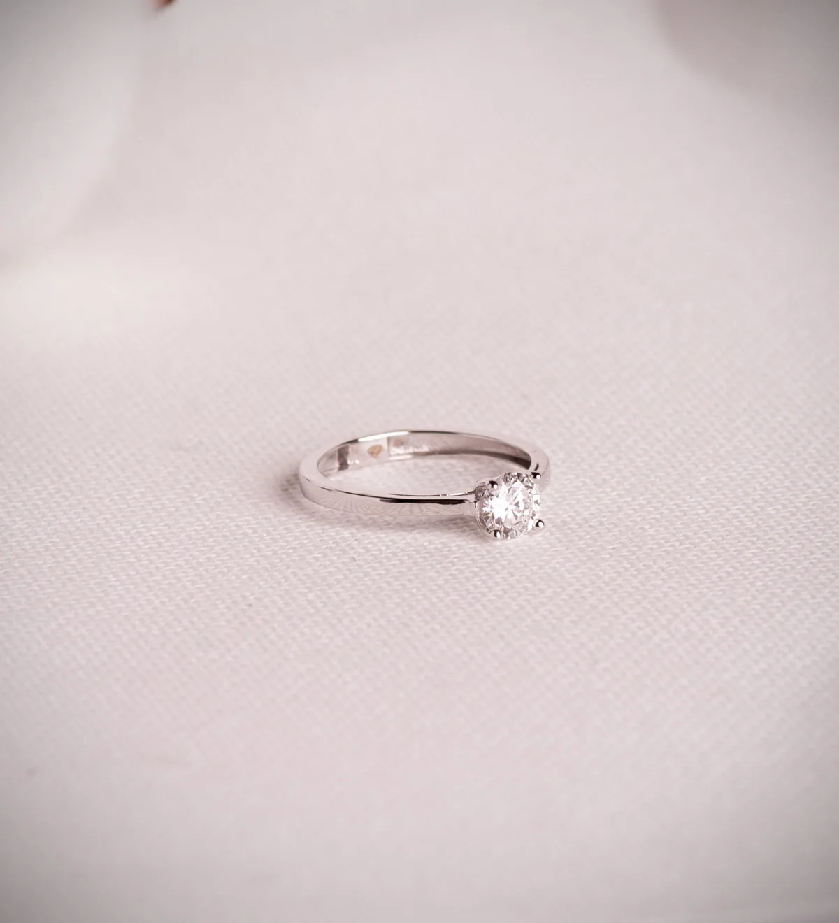 18K SOLITARIO ORO BLANCO 4 GARRAS CON DIAMANTE LABORATORIO 0,50 QTES. G - VS1 — vista 2