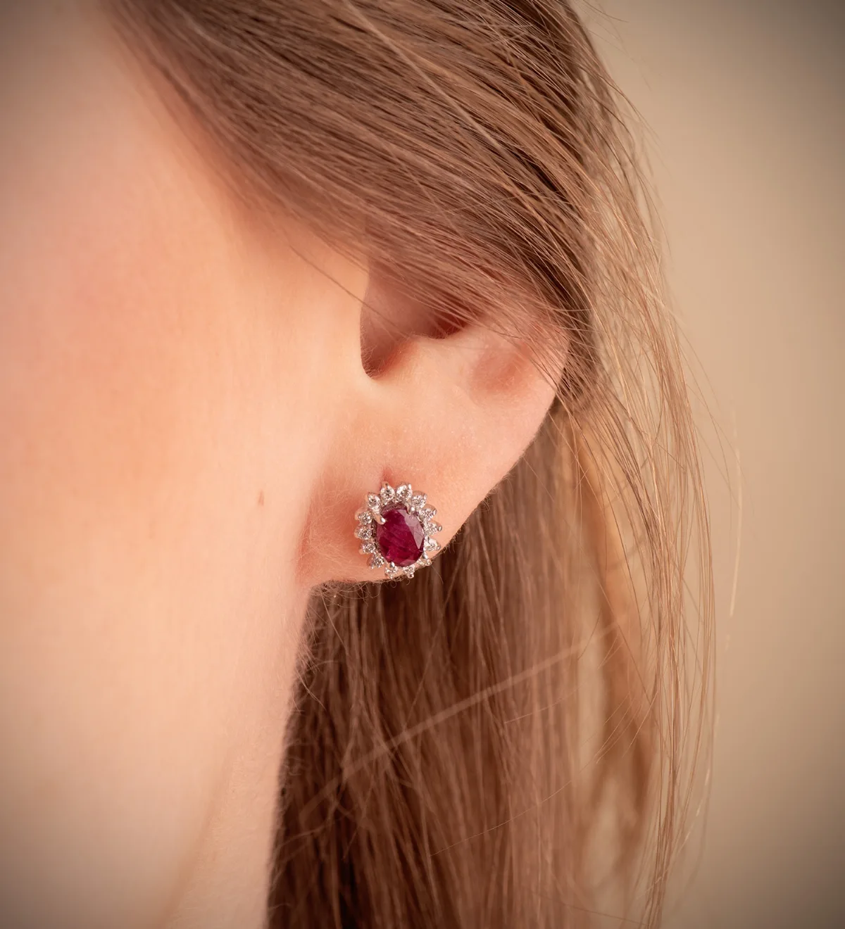 18K PENDIENTES ORO BLANCO 28 DIAMANTES LABORATORIO Y RUBI 6X4 MM 1,10 QT  0,28 QTS. VS2-G CIERRE PRESION 9,5X8 MM — vista 2