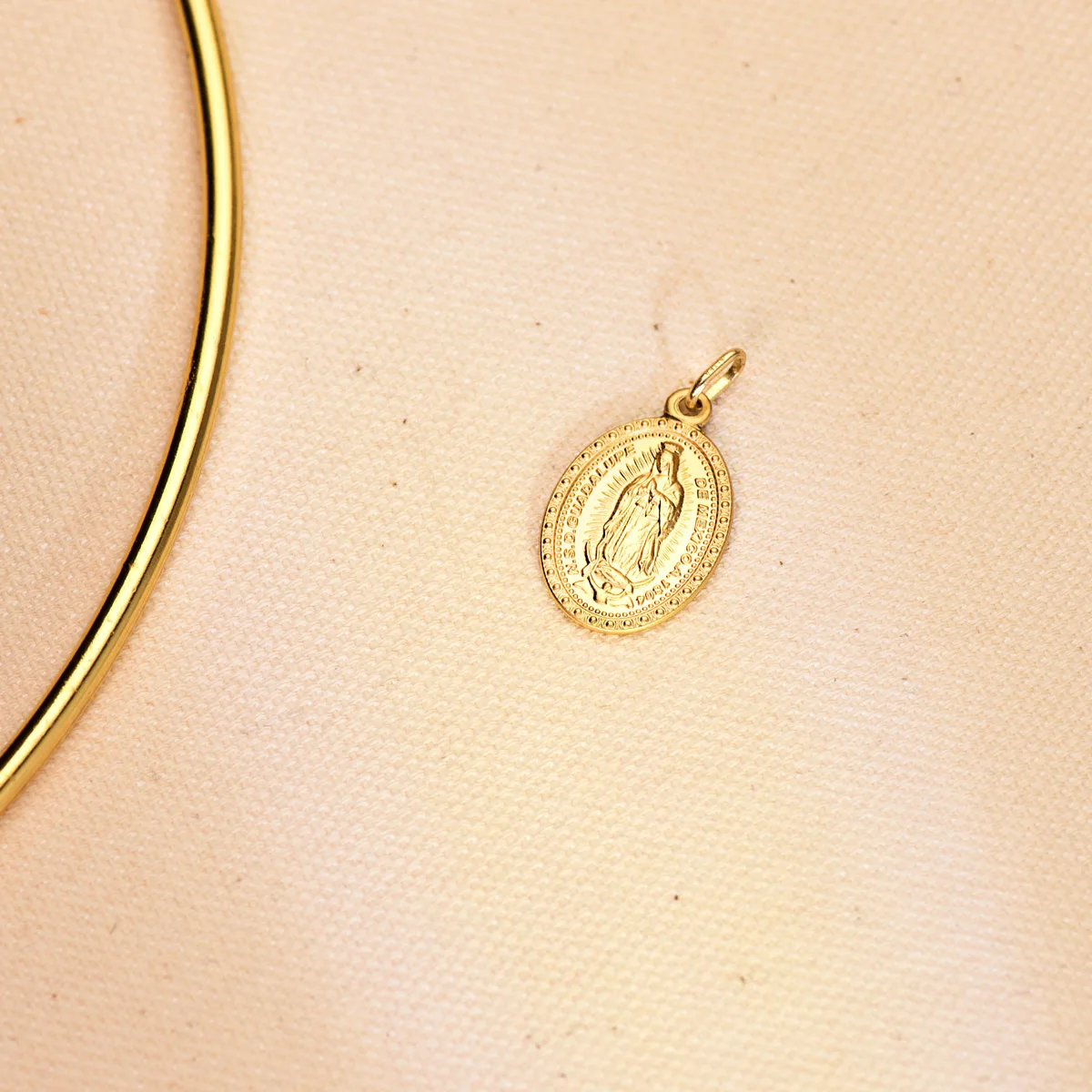 18K ESCAPULARIO ORO AMARILLO VIRGEN DE GUADALUPE 23X15 MM — vista 3