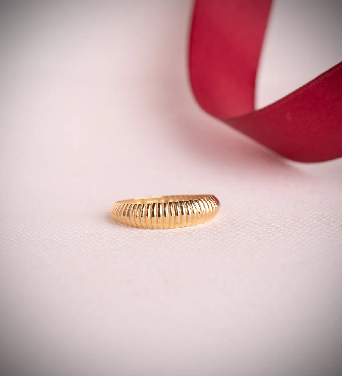 18K SORTIJA ORO AMARILLO LISA GALLONES EN DISMINUCION. ANCHO: 5 MM — vista 2