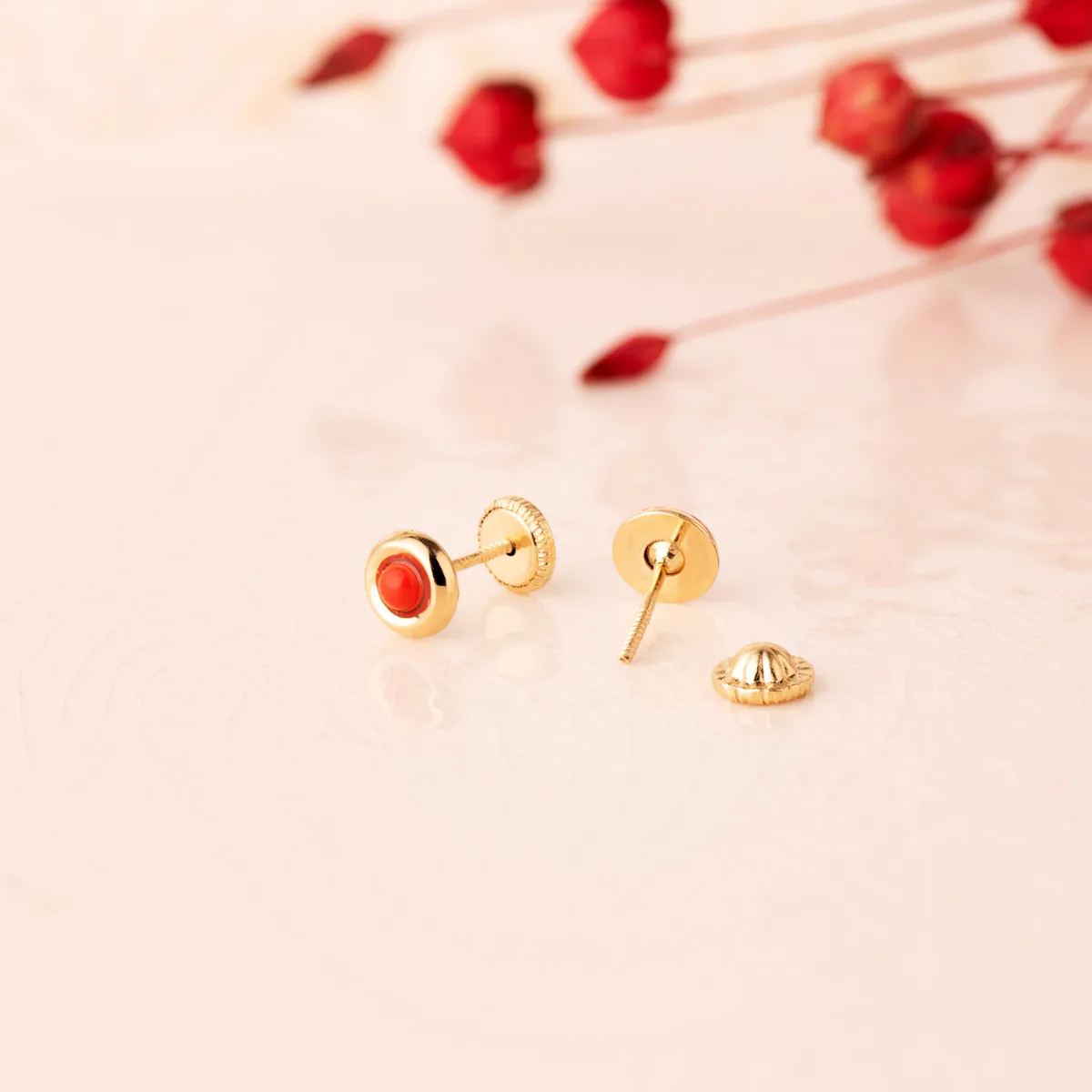18K PENDIENTES ORO AMARILLO REDONDOS CON CORAL DE 2MM. ANCHO: 5MM. CIERRE TUERCA — vista 2
