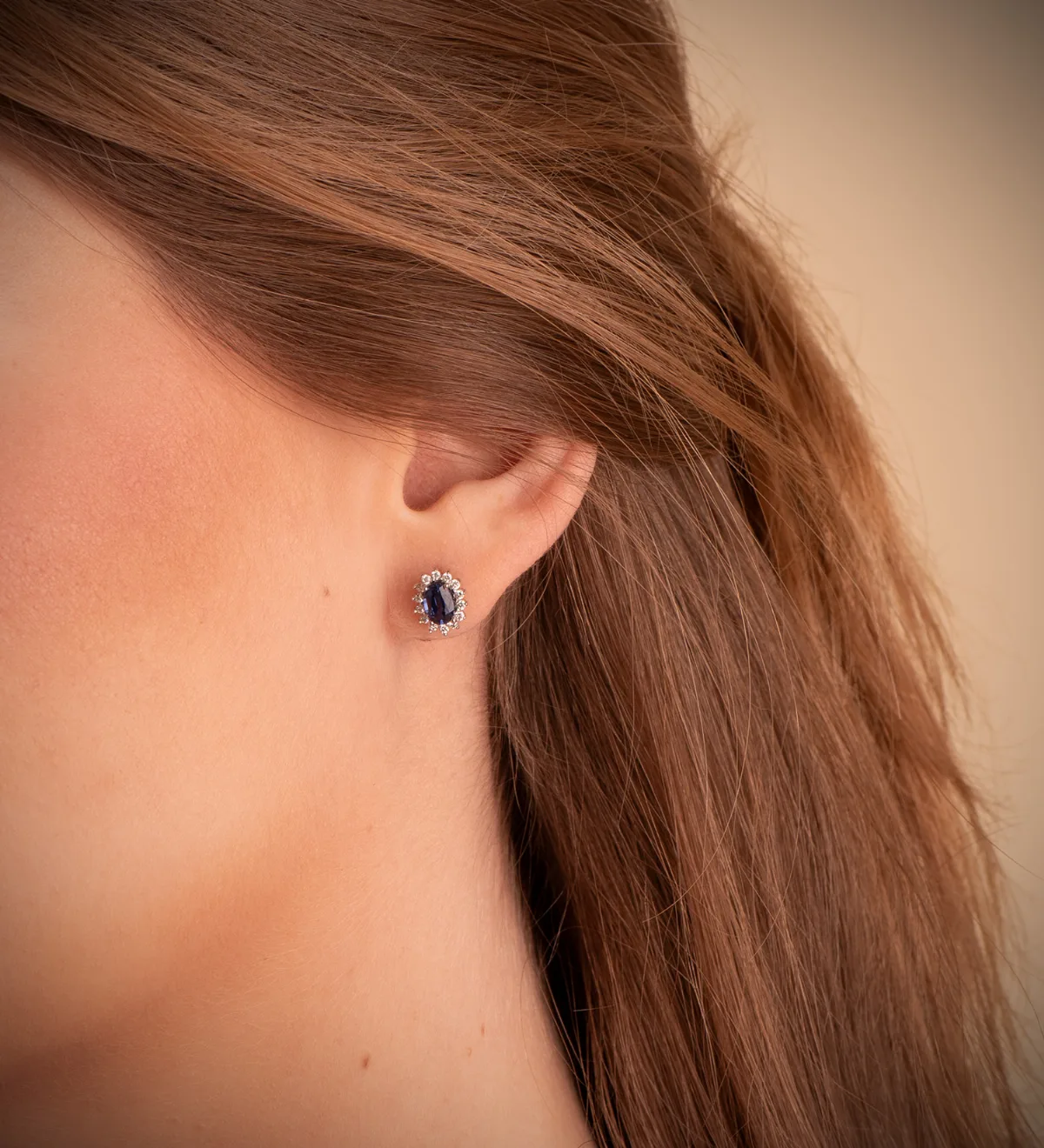 18K PENDIENTES ORO BLANCO 28 DIAMANTES LABORATORIO Y ZAFIRO DIFUSION 6X4 MM 1,24 QT. 0,28 QTS. VS2-G CIERRE PRESION 9,5X8 MM — vista 2